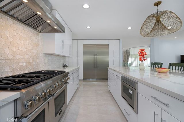 24523 Park Granada, Calabasas, CA 91302