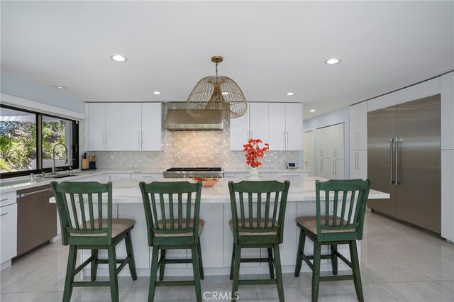 24523 Park Granada, Calabasas, CA 91302