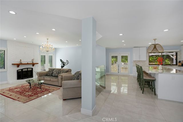 24523 Park Granada, Calabasas, CA 91302