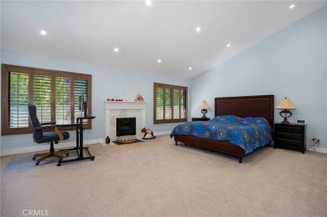 24523 Park Granada, Calabasas, CA 91302