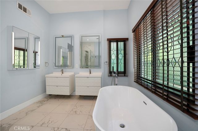 24523 Park Granada, Calabasas, CA 91302