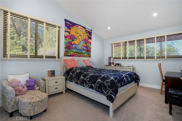 24523 Park Granada, Calabasas, CA 91302