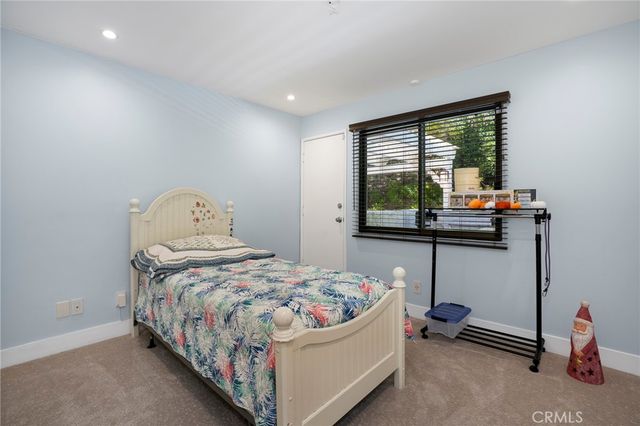 24523 Park Granada, Calabasas, CA 91302
