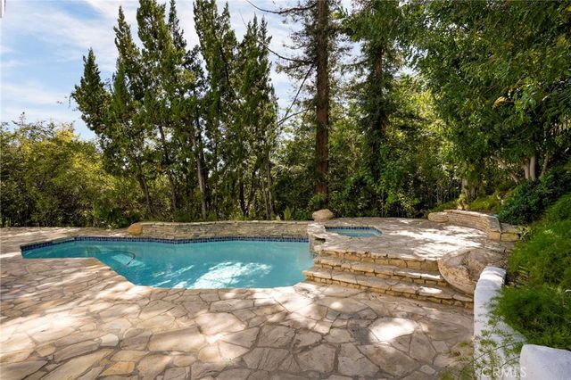 24523 Park Granada, Calabasas, CA 91302
