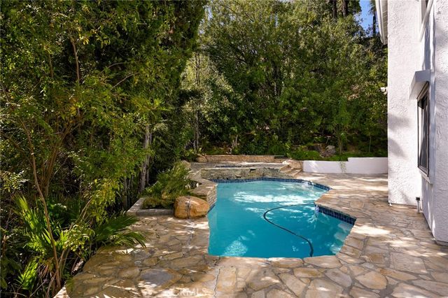 24523 Park Granada, Calabasas, CA 91302