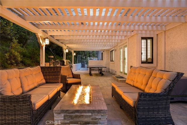 24523 Park Granada, Calabasas, CA 91302