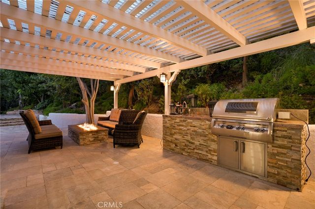 24523 Park Granada, Calabasas, CA 91302