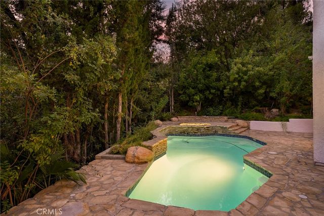 24523 Park Granada, Calabasas, CA 91302