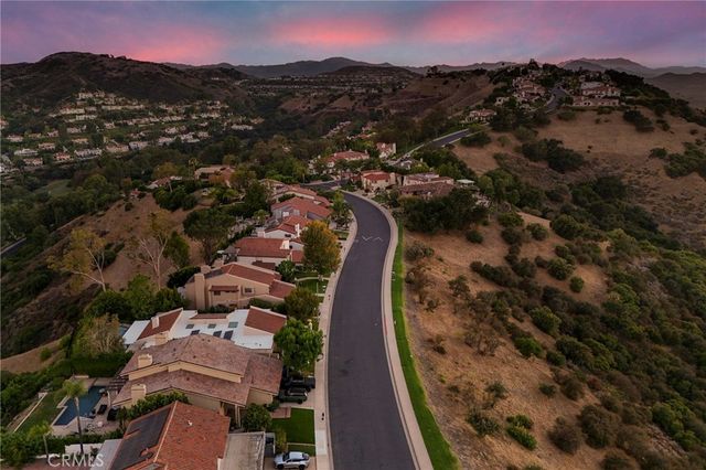 24523 Park Granada, Calabasas, CA 91302