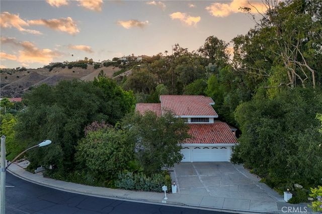 24523 Park Granada, Calabasas, CA 91302