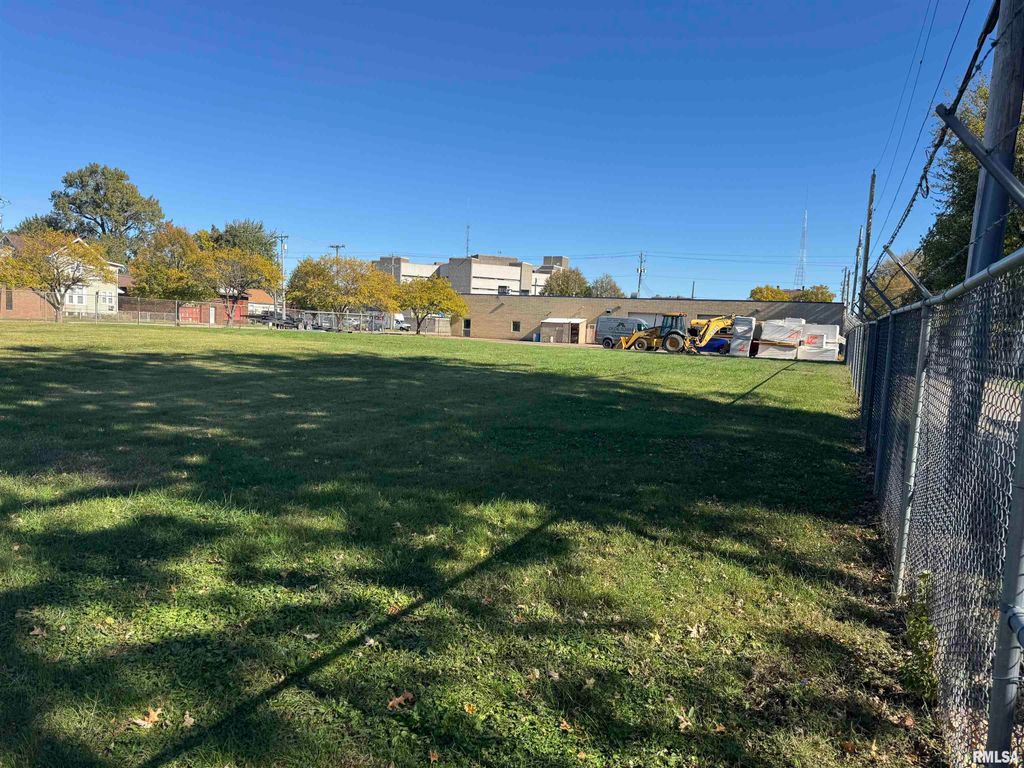 1228 3RD Avenue, Rock Island, IL 61201