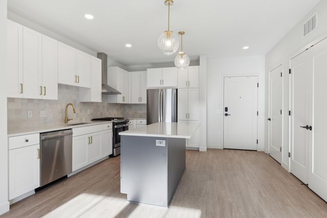 4917 Eden Avenue 402, Edina, MN 55424