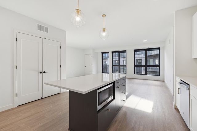 4917 Eden Avenue 402, Edina, MN 55424