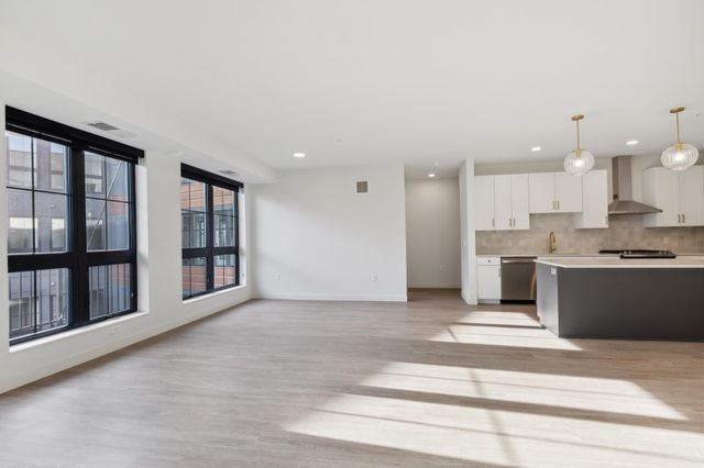 4917 Eden Avenue 402, Edina, MN 55424