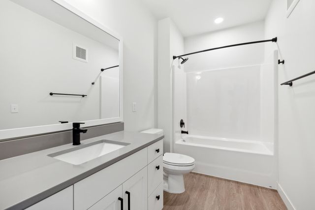 4917 Eden Avenue 402, Edina, MN 55424