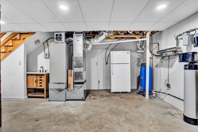 4 Arch Mill RD, Buchanan, VA 24066