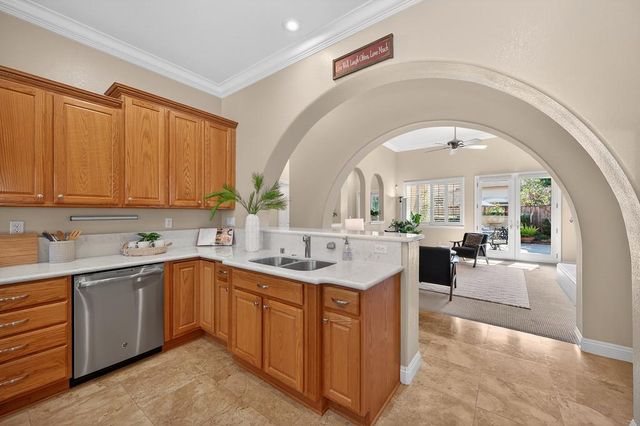 5732 Grassington Ln, Sacramento, CA 95835