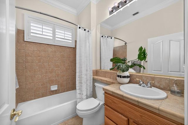 5732 Grassington Ln, Sacramento, CA 95835