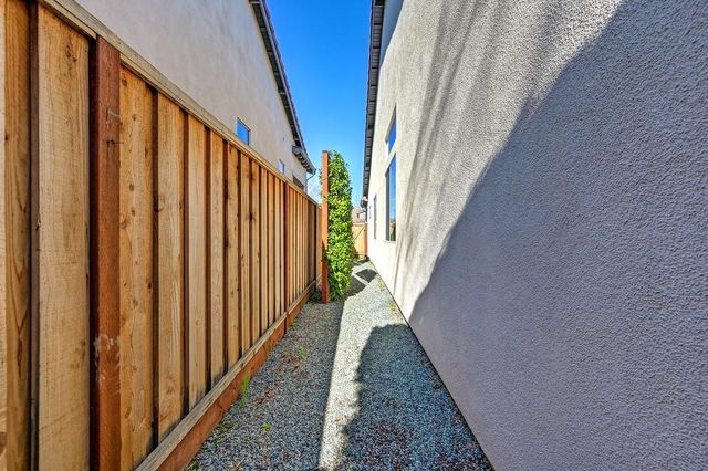 5732 Grassington Ln, Sacramento, CA 95835