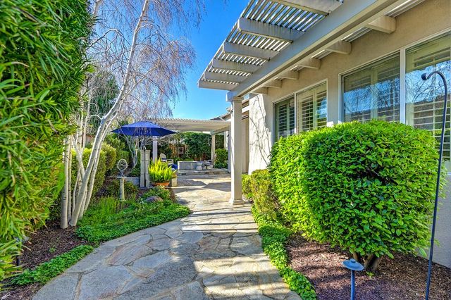 5732 Grassington Ln, Sacramento, CA 95835