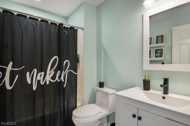 637 Magnolia Ln, Branchburg Twp., NJ 08876