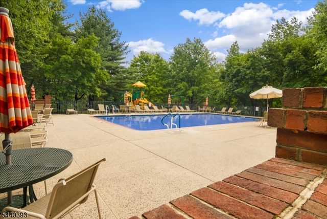 637 Magnolia Ln, Branchburg Twp., NJ 08876