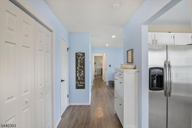 637 Magnolia Ln, Branchburg Twp., NJ 08876