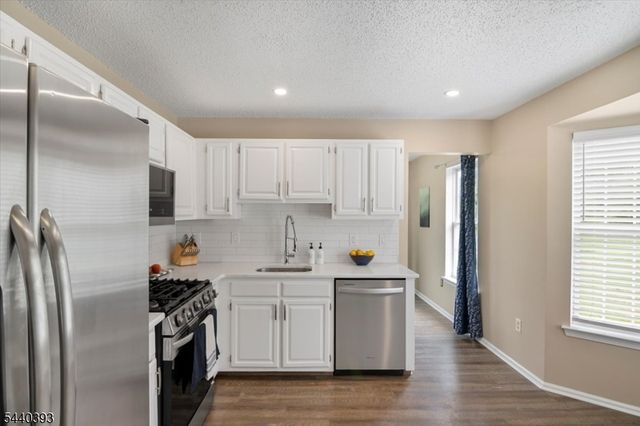 637 Magnolia Ln, Branchburg Twp., NJ 08876