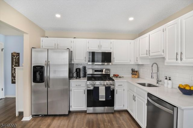637 Magnolia Ln, Branchburg Twp., NJ 08876