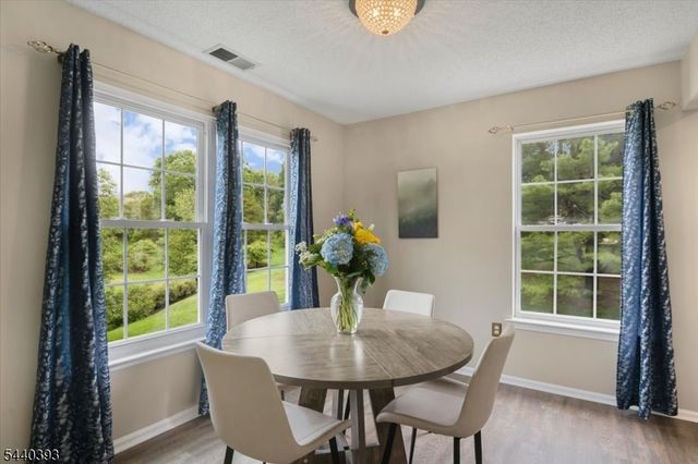 637 Magnolia Ln, Branchburg Twp., NJ 08876