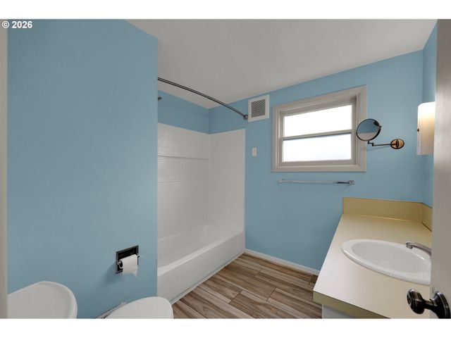 605 FULVUE Dr, Eugene, OR 97405