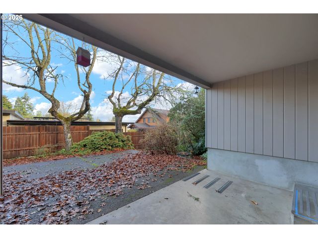 605 FULVUE Dr, Eugene, OR 97405