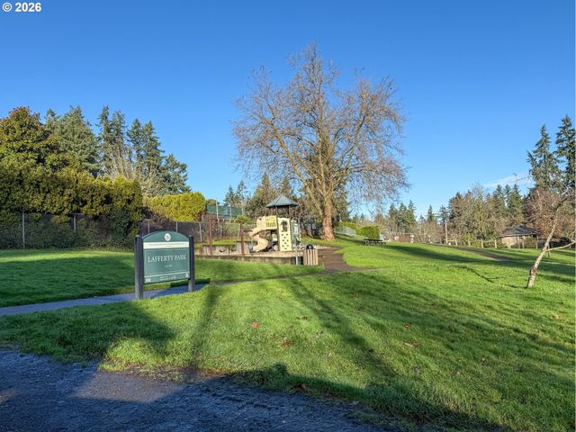 605 FULVUE Dr, Eugene, OR 97405