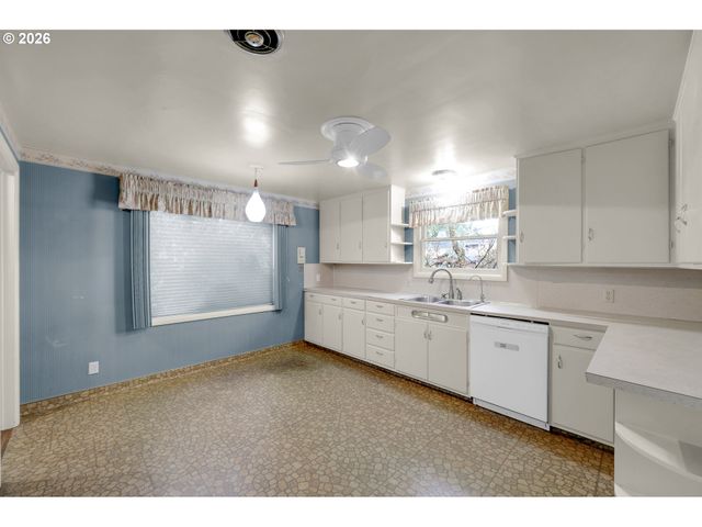 605 FULVUE Dr, Eugene, OR 97405