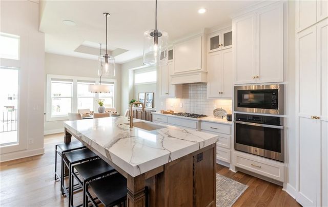 18608 Ironwood Street, Overland Park, KS 66085