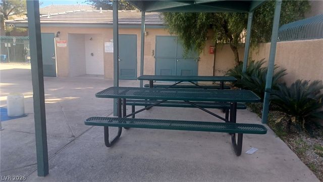 5240 Steinbrenner Lane, Las Vegas, NV 89118