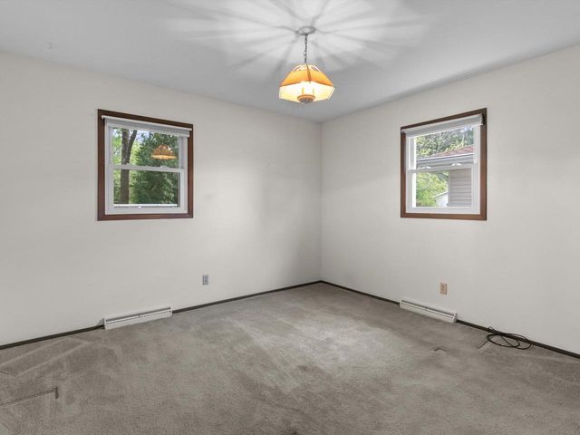 1441 Lee CIRCLE, Manitowoc, WI 54220