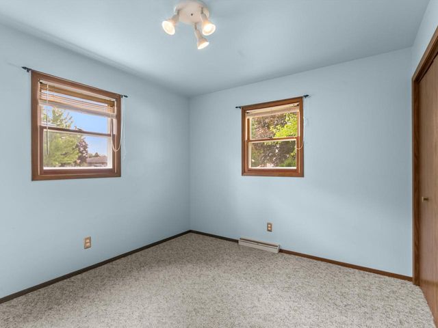 1441 Lee CIRCLE, Manitowoc, WI 54220