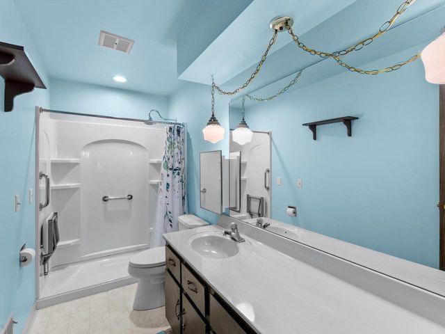1441 Lee CIRCLE, Manitowoc, WI 54220
