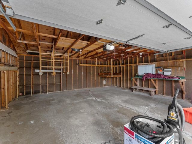 1441 Lee CIRCLE, Manitowoc, WI 54220