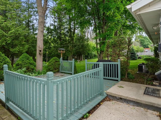 1441 Lee CIRCLE, Manitowoc, WI 54220