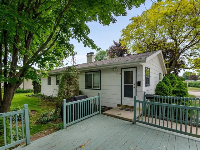 1441 Lee CIRCLE, Manitowoc, WI 54220