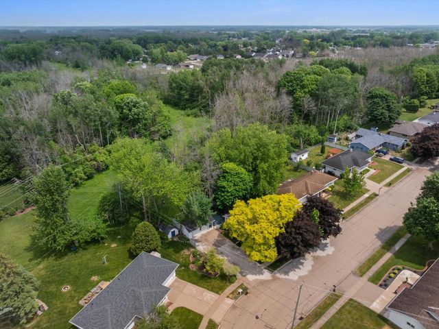 1441 Lee CIRCLE, Manitowoc, WI 54220