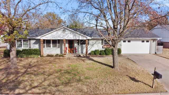 602 Rosewood Court, Claremore, OK 74017