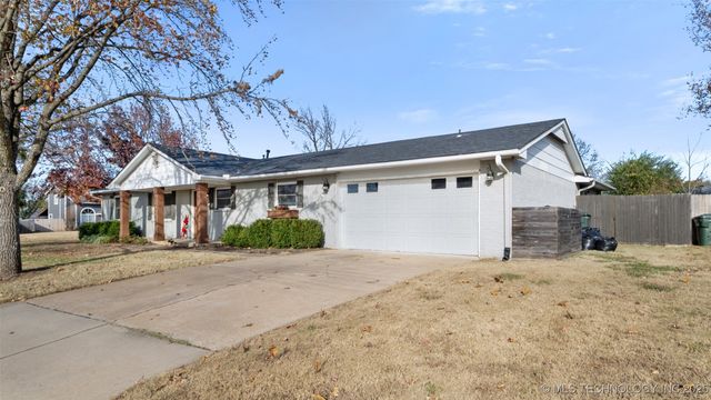 602 Rosewood Court, Claremore, OK 74017