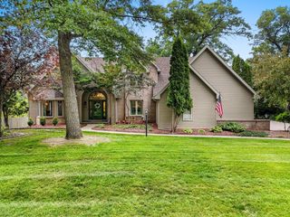 1494 Parkway DRIVE, Ashwaubenon, WI 54304