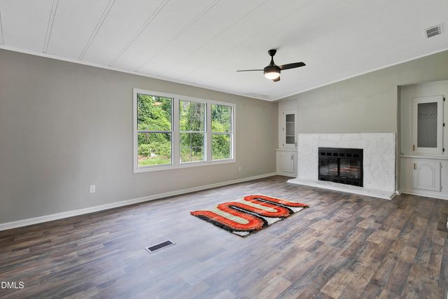 5444 Gilcrest Sands Drive, Hope Mills, NC 28348