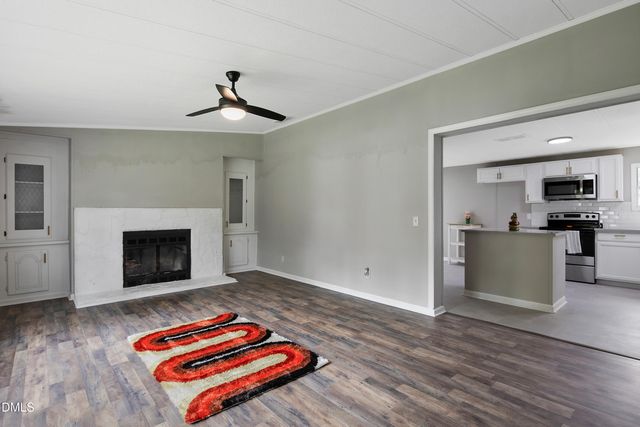 5444 Gilcrest Sands Drive, Hope Mills, NC 28348