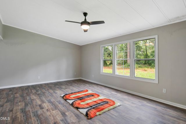 5444 Gilcrest Sands Drive, Hope Mills, NC 28348