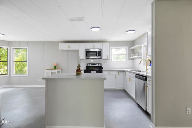 5444 Gilcrest Sands Drive, Hope Mills, NC 28348